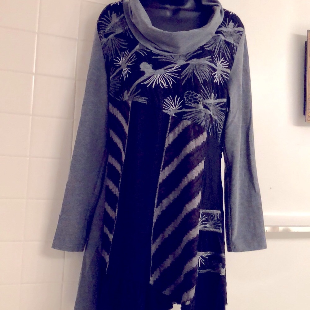 Cowl collar Tunic w diagonal designed in back. Scallop hem 95% cotton 5% spandex